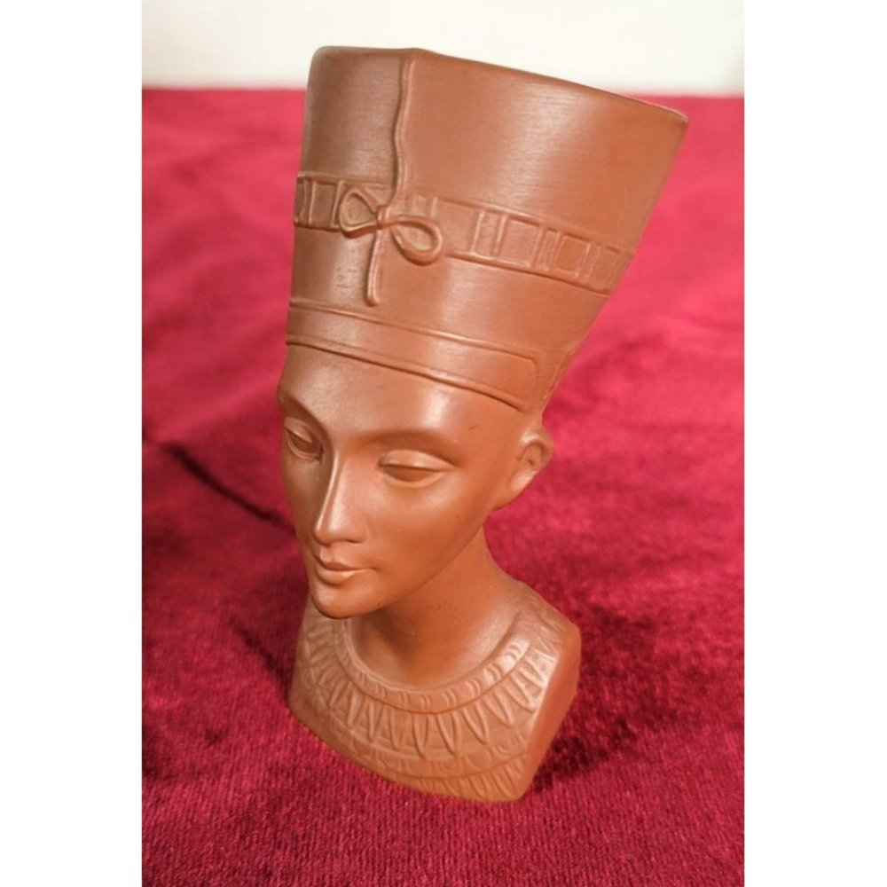 Queen Nefertiti Egyptian Earthenware Terra Cotta Bust Figurine CT320